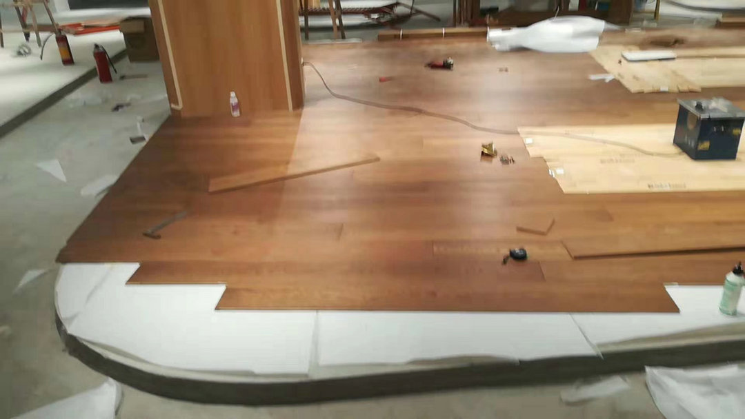 新三層實木地板有哪些優(yōu)勢？