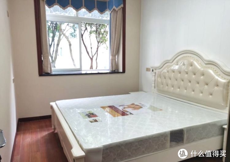 136㎡錯層大四房，優(yōu)雅的新中式裝修，衣柜里面裝廁所，誰見過？