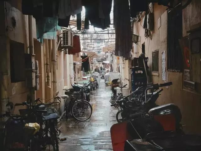 夫妻買上海遠郊25㎡柴棚間，花光積蓄改陽光玻璃房，效果太意外了