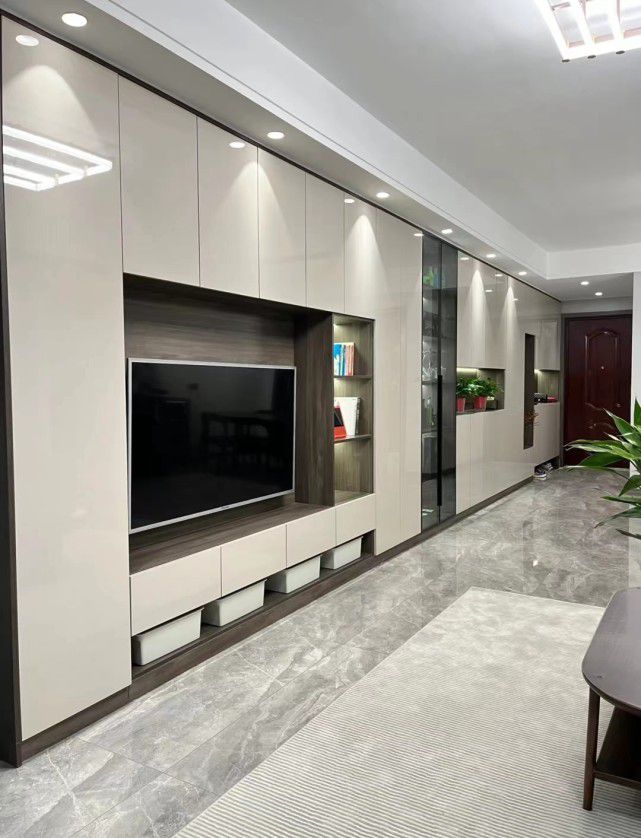 121平三室兩廳裝修，入住2個月，入戶滿墻柜很滿意