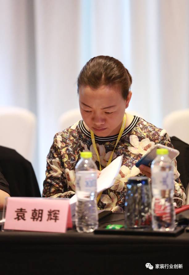 咖啡廳裝修效果圖 設(shè)計_青島裝修設(shè)計_上海裝修展會春亭設(shè)計棒