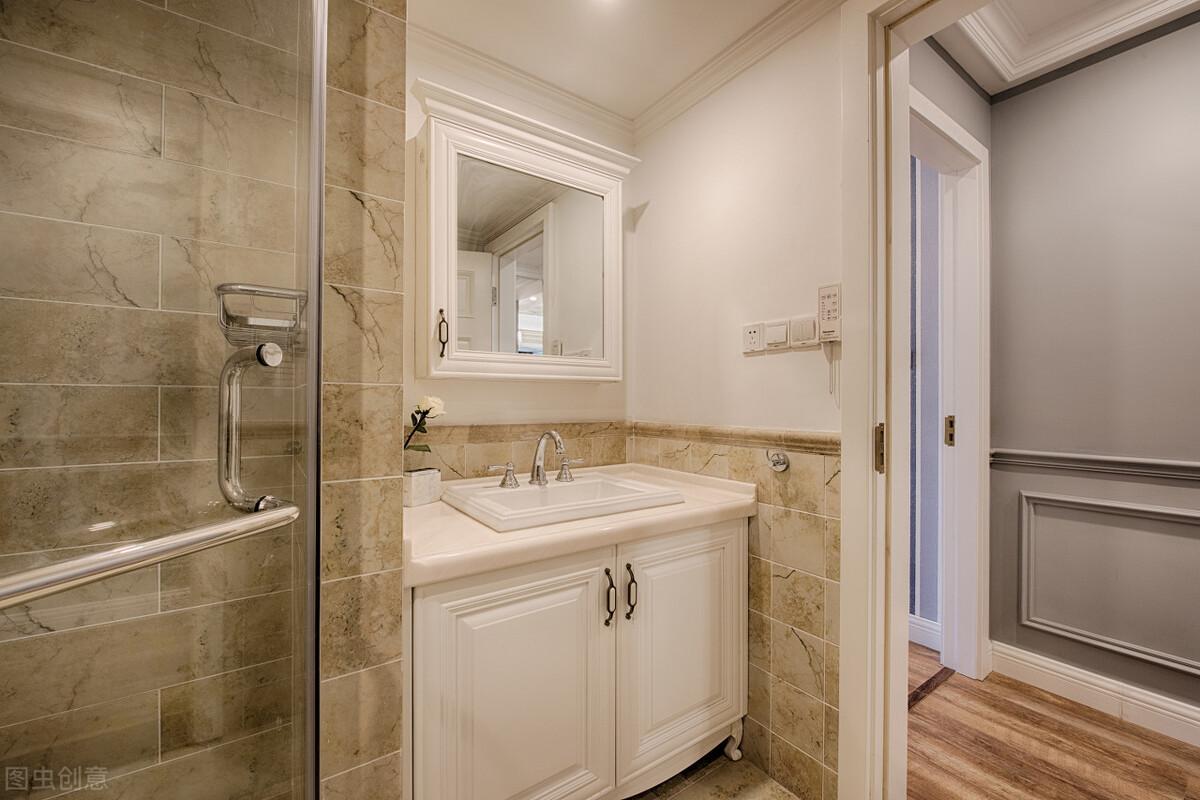 衛(wèi)生間吊頂用什么材質(zhì)？別聽師傅瞎忽悠，鋁扣板、石膏板都不差